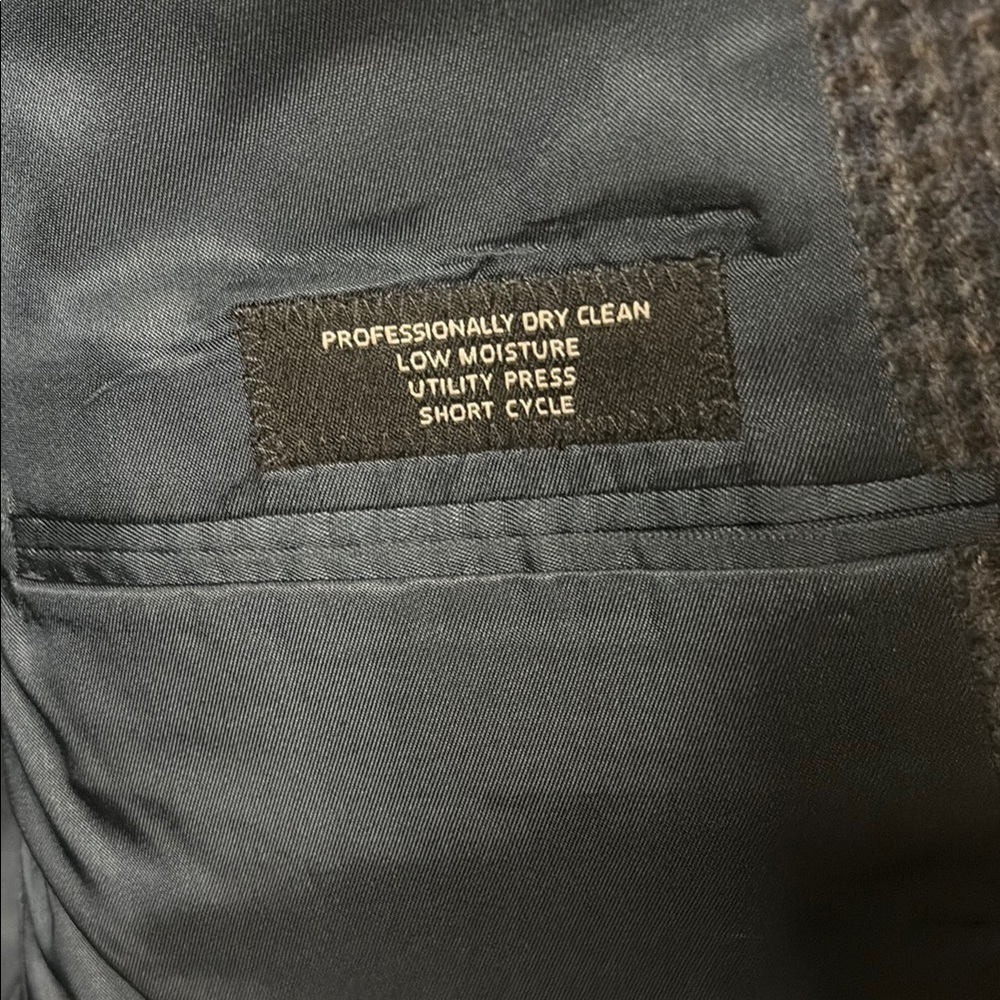 Men's Jos A Bank Blazer - Picture 11 of 13